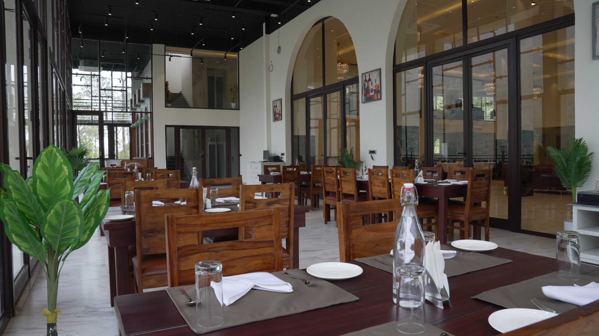ISVARA dining